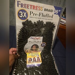 Freetress Pre-Fluffed Braid 16"